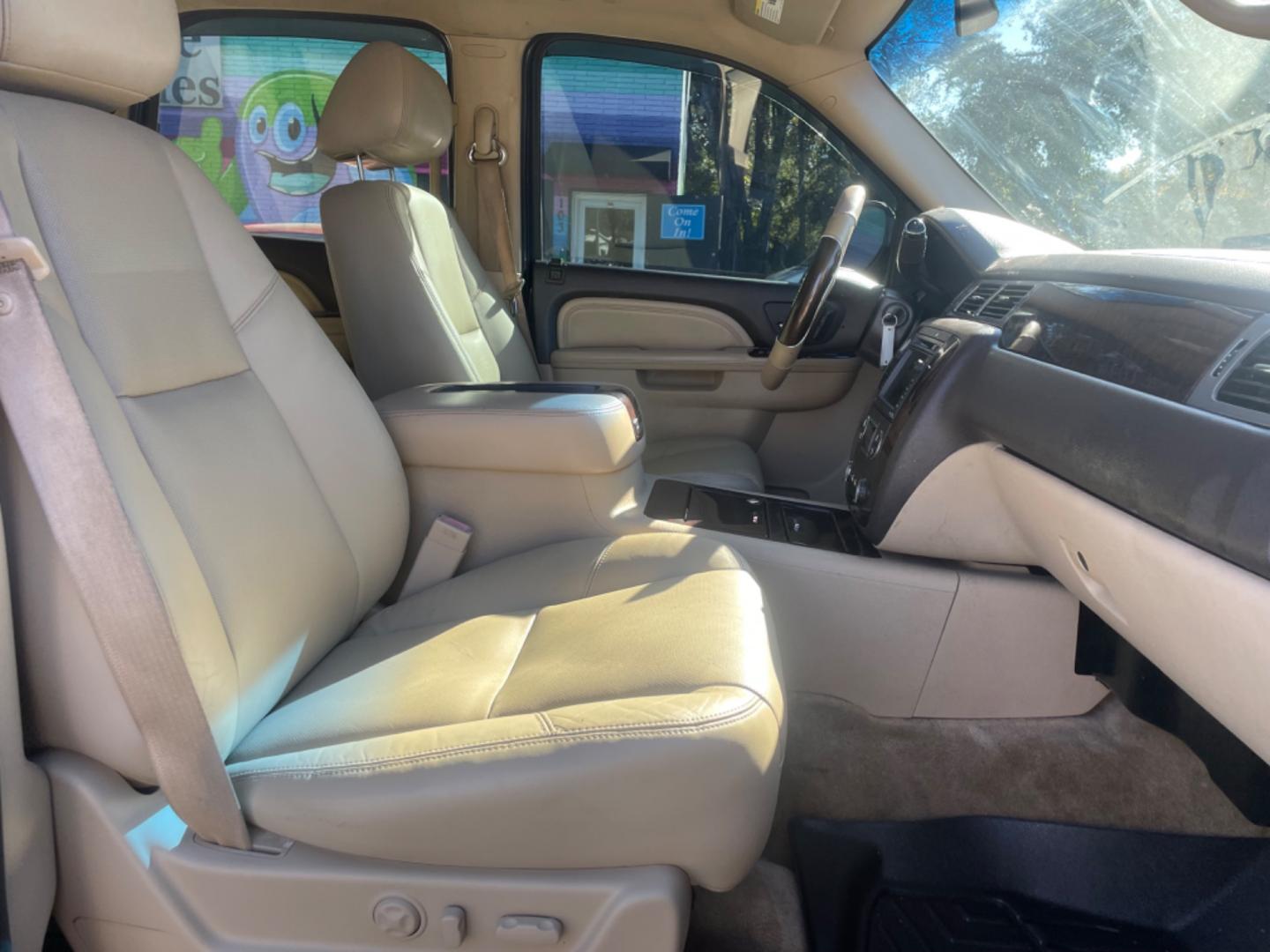 2011 BLACK GMC YUKON DENALI (1GKS2EEFXBR) with an 6.2L engine, Automatic transmission, located at 5103 Dorchester Rd., Charleston, SC, 29418-5607, (843) 767-1122, 36.245171, -115.228050 - Leather, Sunroof, Navigation, Backup Camera, CD/AUX/Sat, Dual Climate Control, Rear Climate Control, Middle Captain's Row, Power Everything (windows, locks, seats, mirrors), Memory/Cooled/Heated Front Seats, Heated Rear Seats, Power Liftgate, All-weather Mats, Running Boards, Tow Package, Chrome Whe - Photo#9